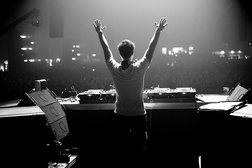 Sander Van Doorn photo